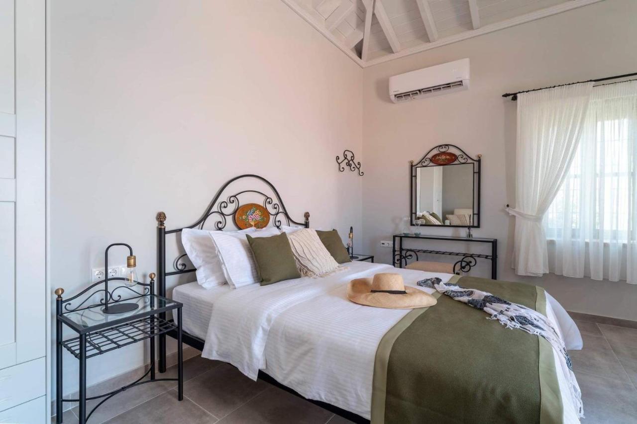 Muse Clio Villa Chalki Town ภายนอก รูปภาพ